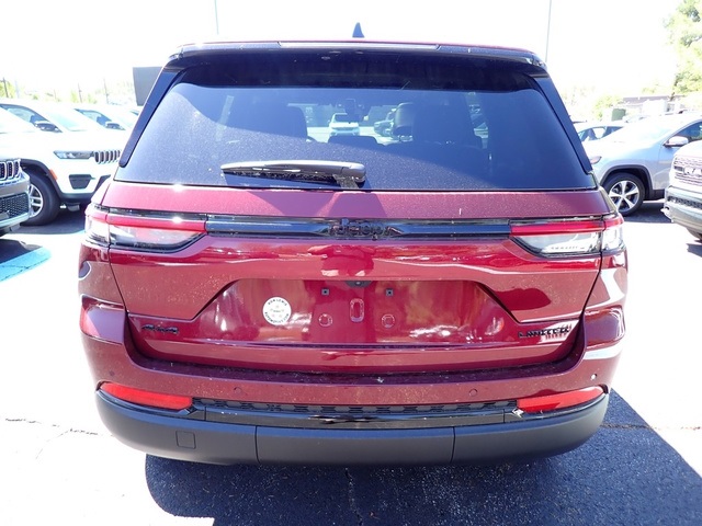 2025 Jeep Grand Cherokee Limited photo 4