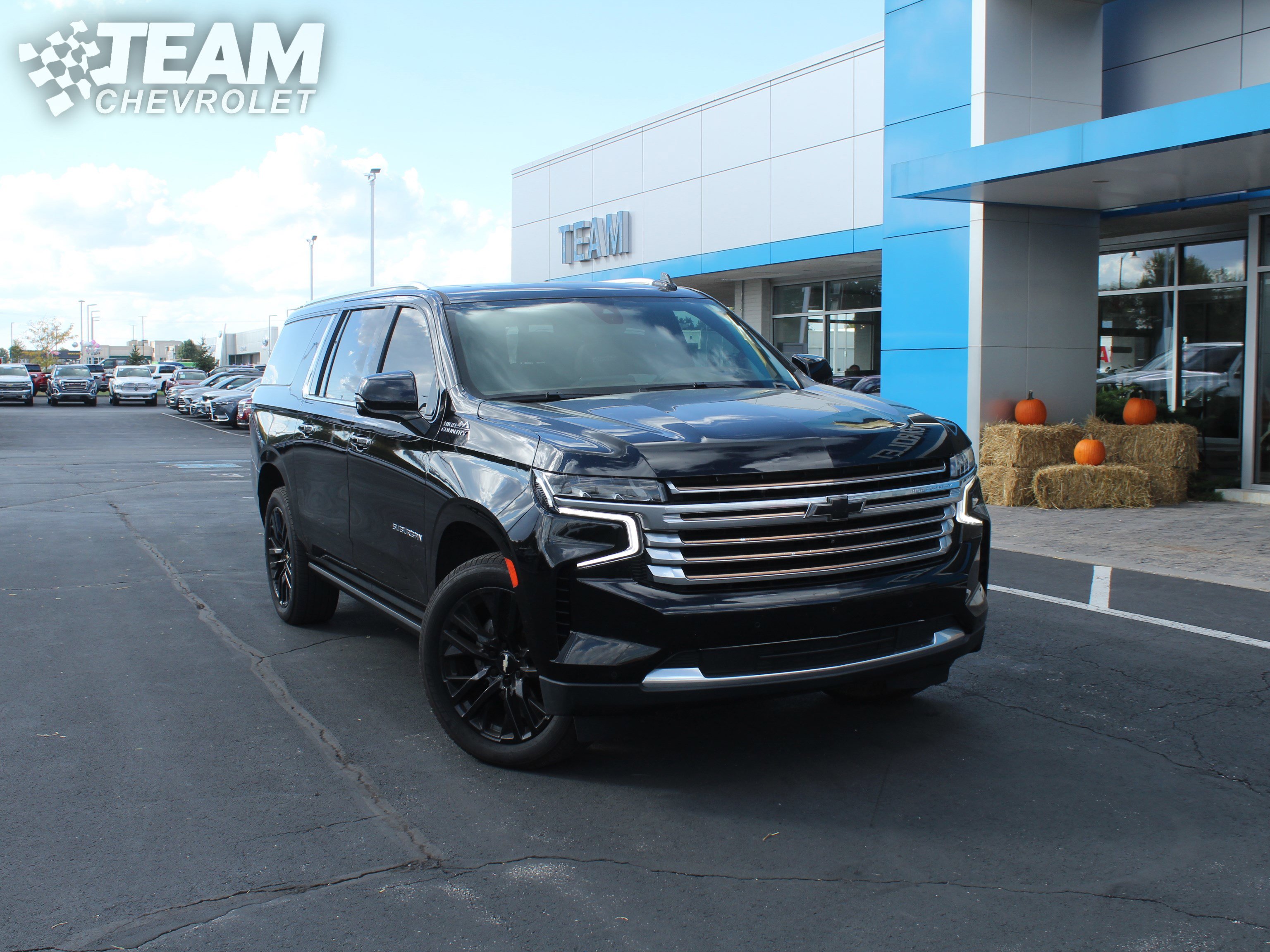 2021 Chevrolet Suburban High Country photo 2