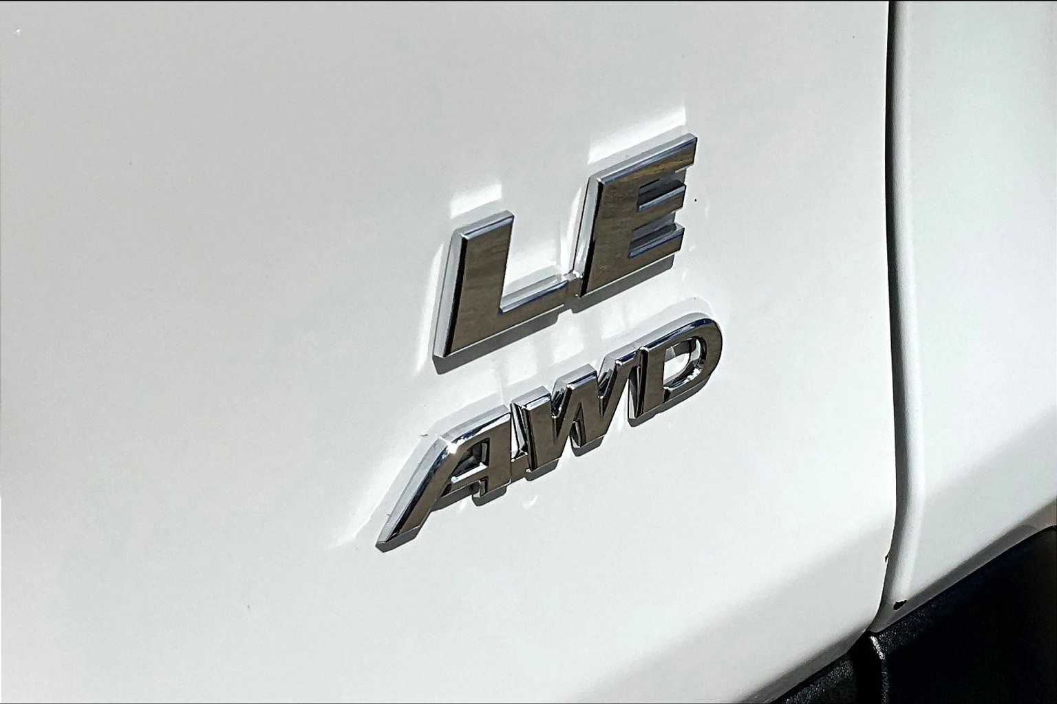 2024 Toyota RAV4 LE photo 9