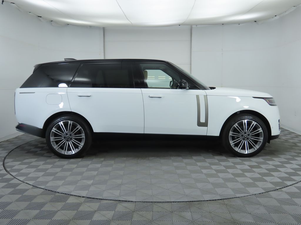 2025 Land Rover Range Rover SE photo 4