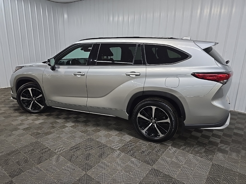 2022 Toyota Highlander XSE photo 3