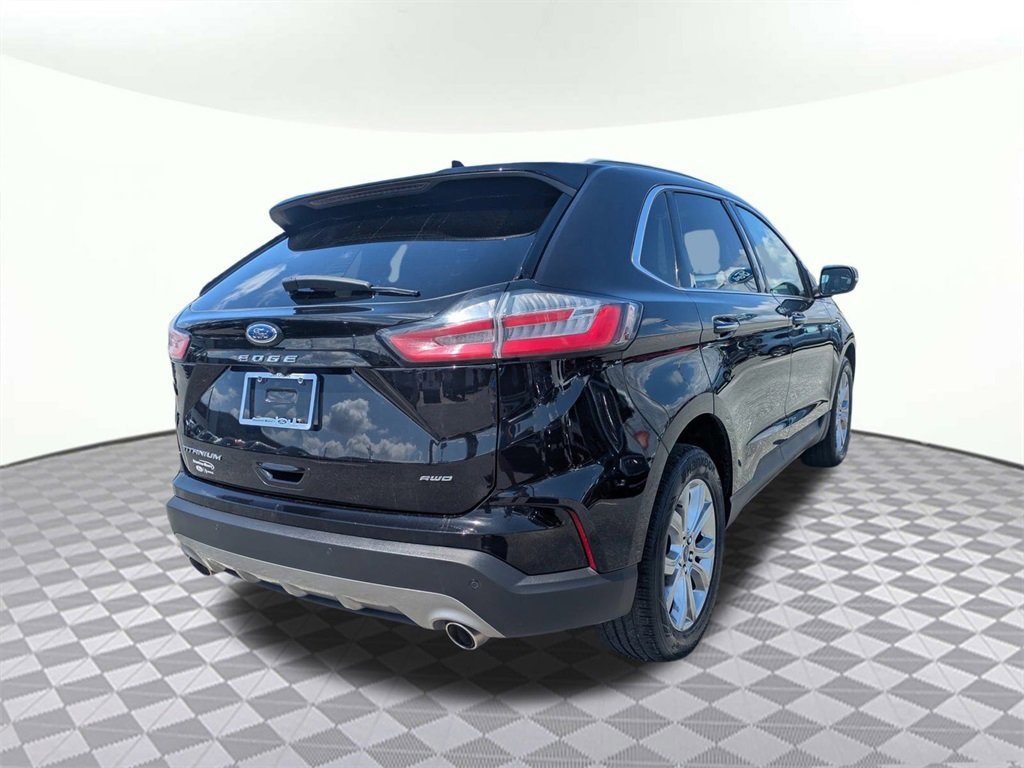 2022 Ford Edge Titanium photo 2