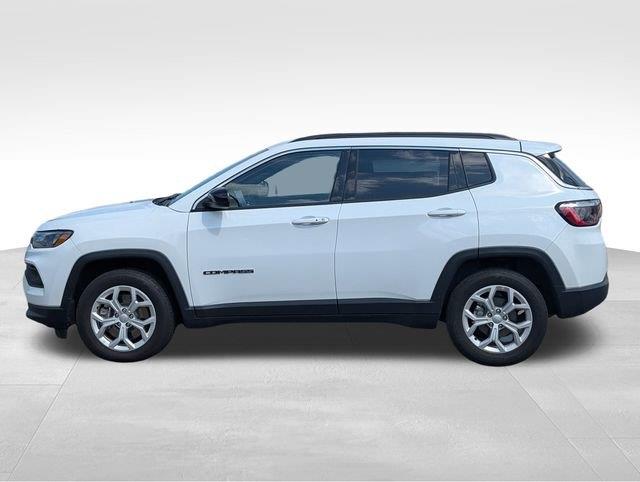 2024 Jeep Compass Latitude photo 2