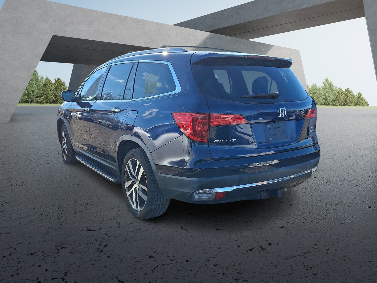 2017 Honda Pilot Touring Sport photo 2