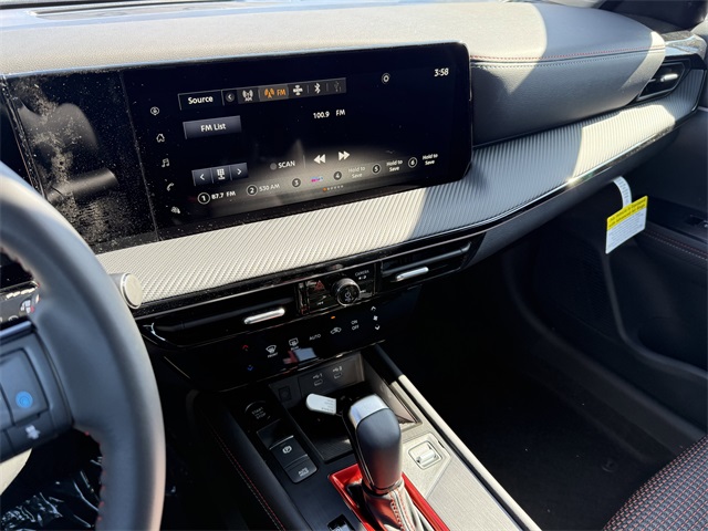 2025 Nissan Kicks SR photo 20