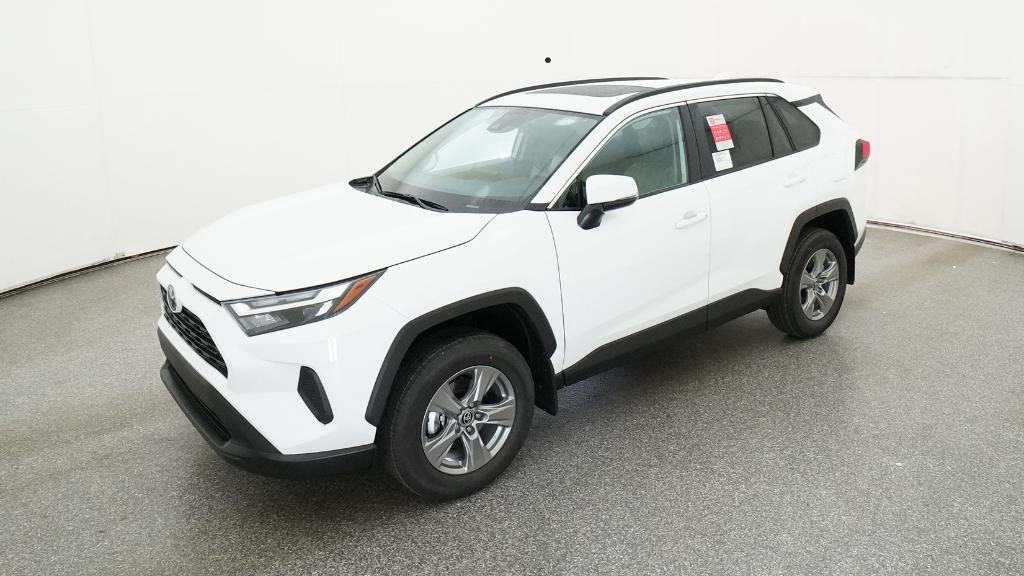 2025 Toyota RAV4 XLE's photo