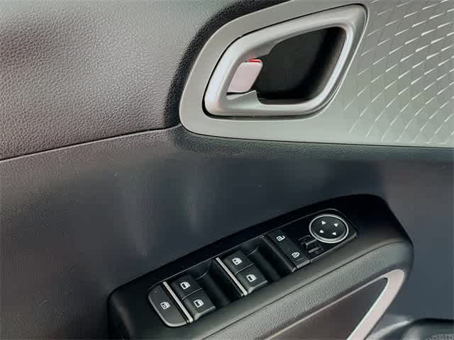 2022 Kia Soul LX photo 18
