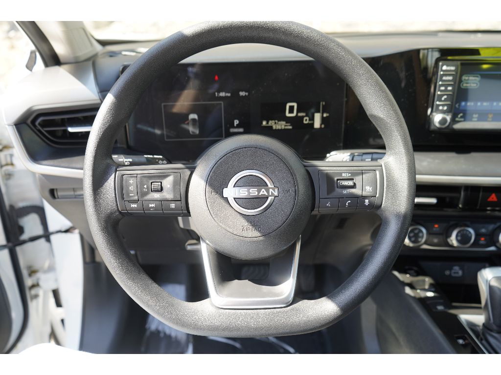2025 Nissan Kicks S photo 9