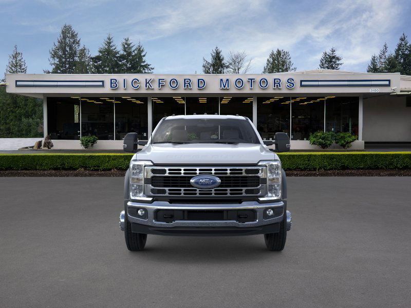 2025 Ford F-550 XLT photo 2