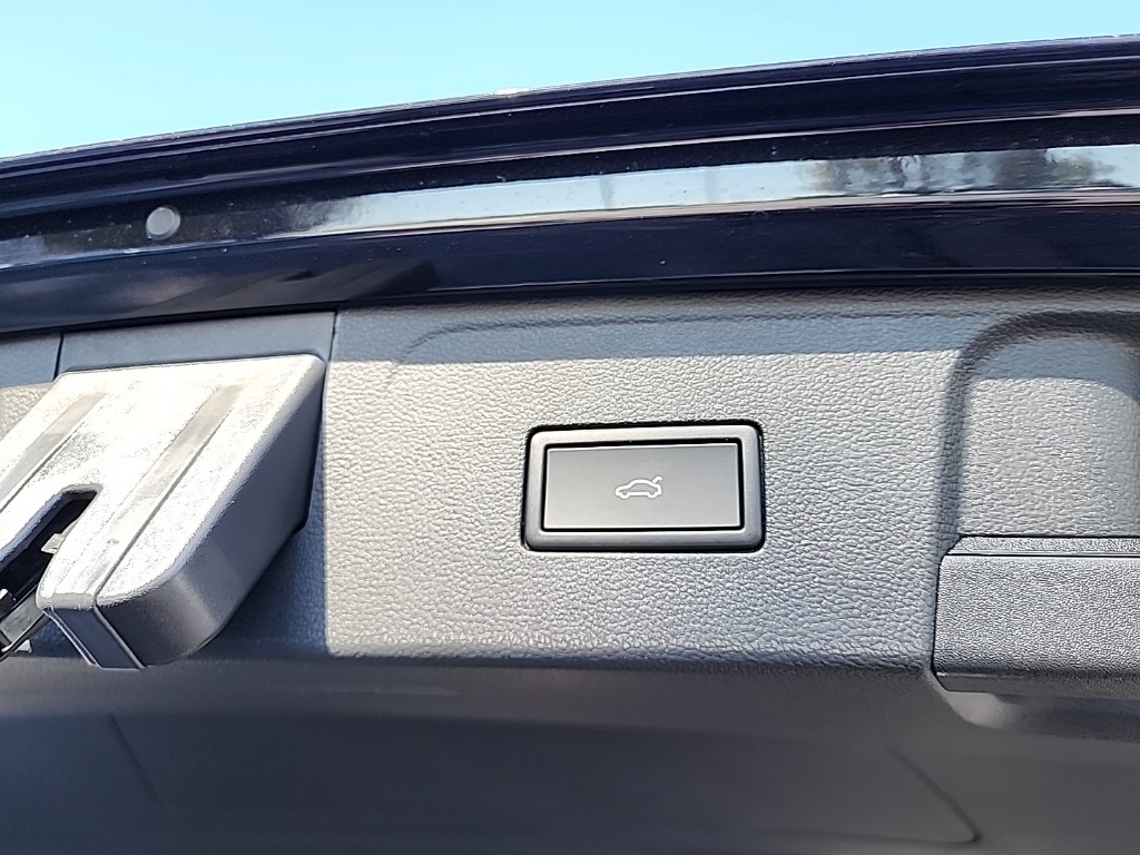 2025 Volkswagen Atlas Peak Edition SE photo 33