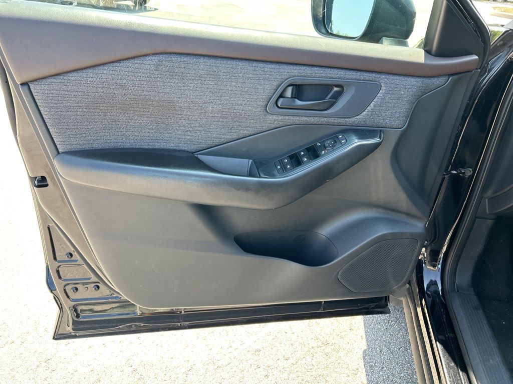 2023 Nissan Rogue S photo 10