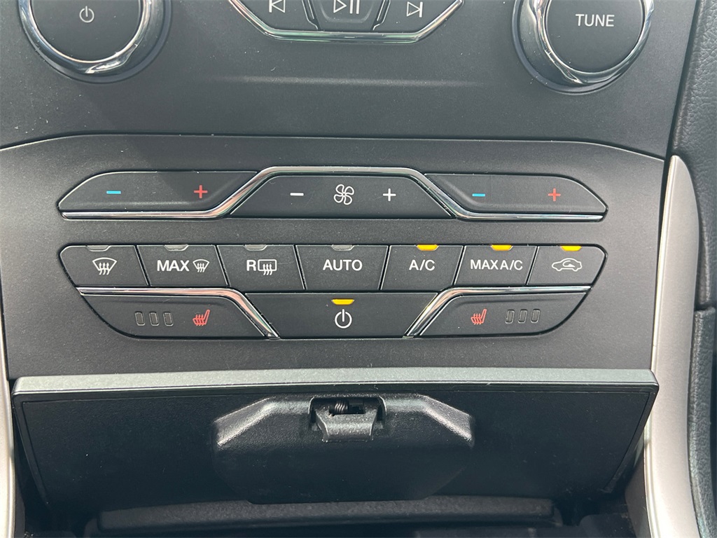 2020 Ford Edge SEL photo 19