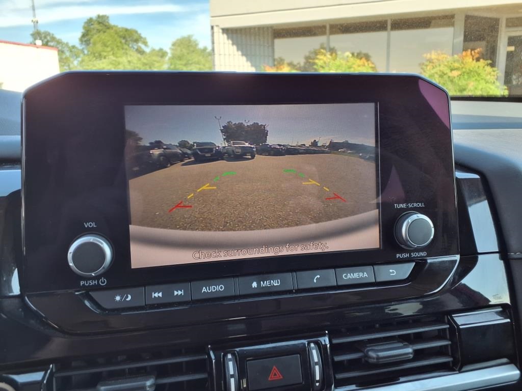 2022 Nissan Pathfinder SV photo 18