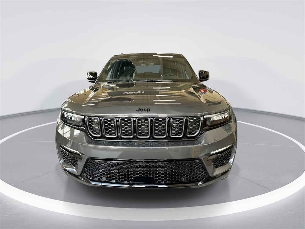 2025 Jeep Grand Cherokee Summit photo 3