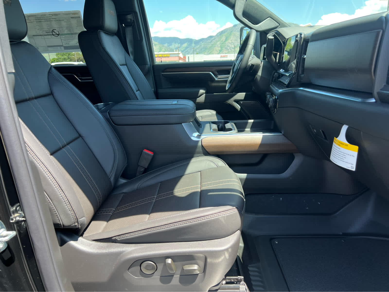 2025 Chevrolet Silverado 2500HD High Country photo 26