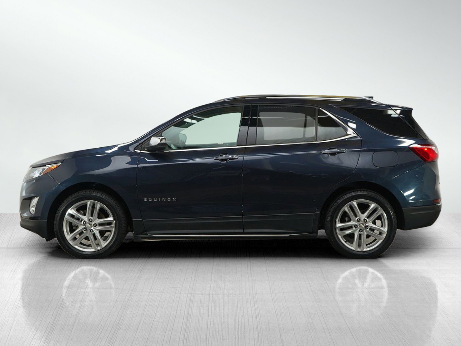 Used 2018 Chevrolet Equinox Premier with VIN 3GNAXWEX2JS527693 for sale in Bloomington, Minnesota