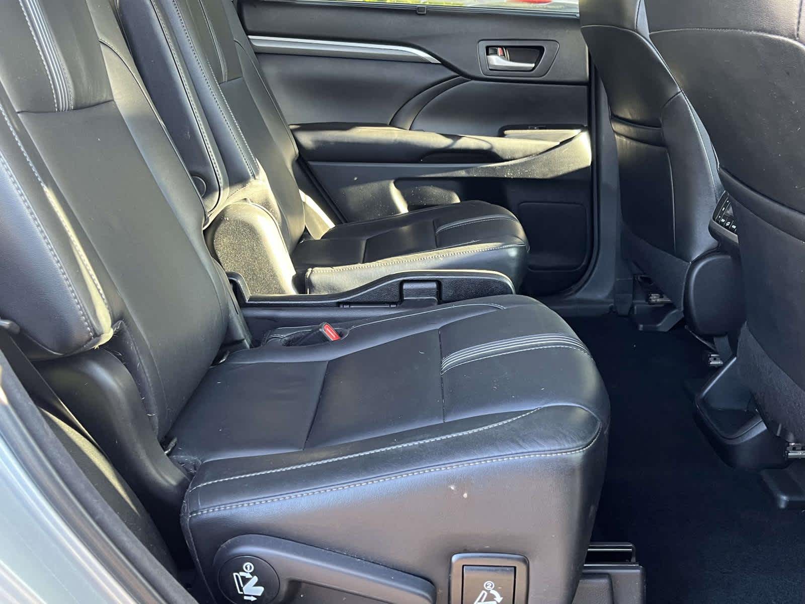 2018 Toyota Highlander SE photo 20