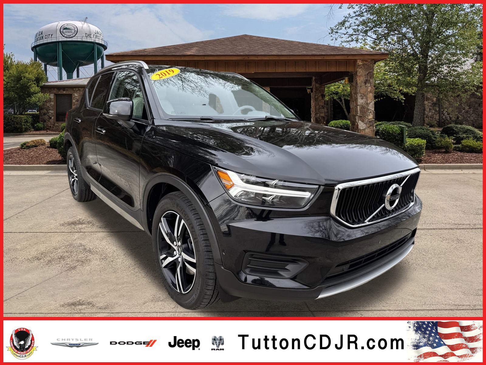 2019 Volvo XC40 Momentum's photo