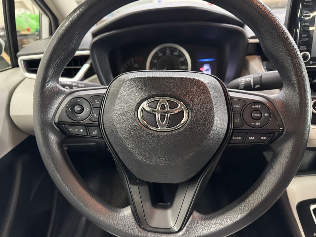 2022 Toyota Corolla LE photo 19