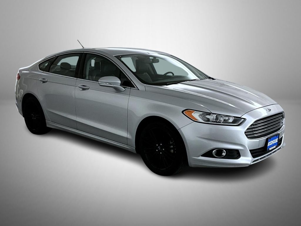 2014 Ford Fusion SE photo 3