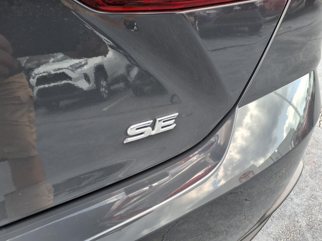 2025 Toyota Camry SE photo 5