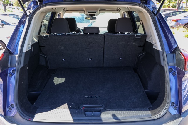 2023 Nissan Rogue SV photo 14