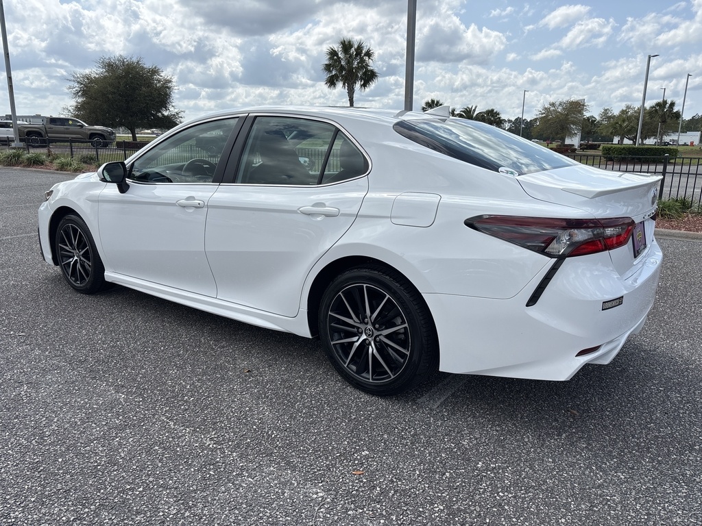 2023 Toyota Camry SE photo 3
