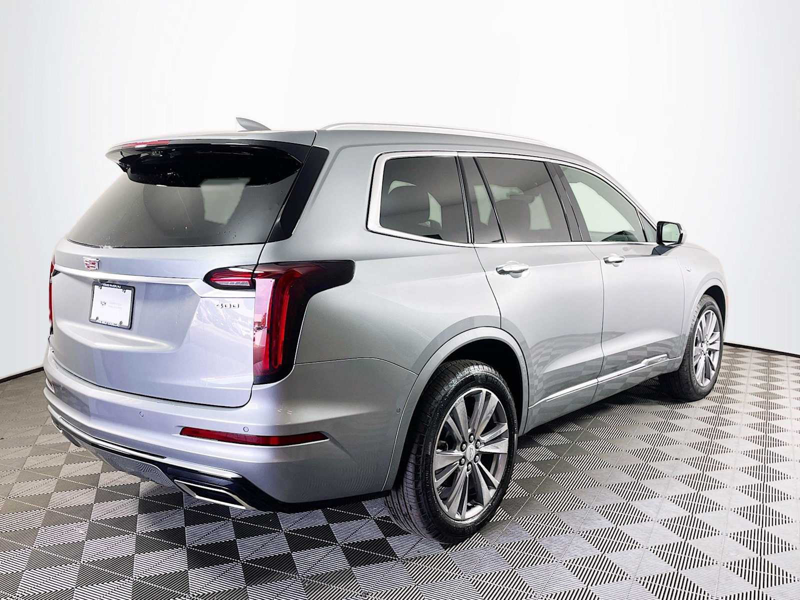 2025 Cadillac XT6 Premium Luxury photo 2