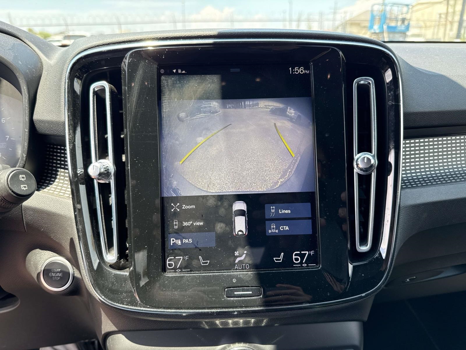 2021 Volvo XC40 R-Design photo 25