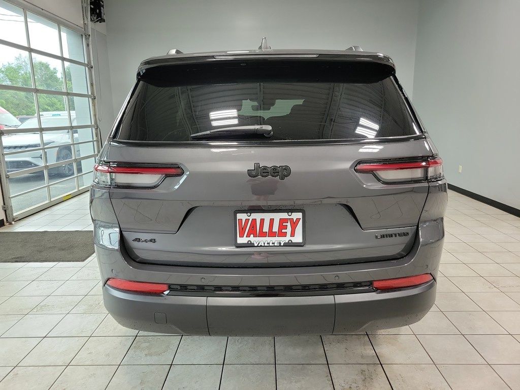 2025 Jeep Grand Cherokee Limited photo 3