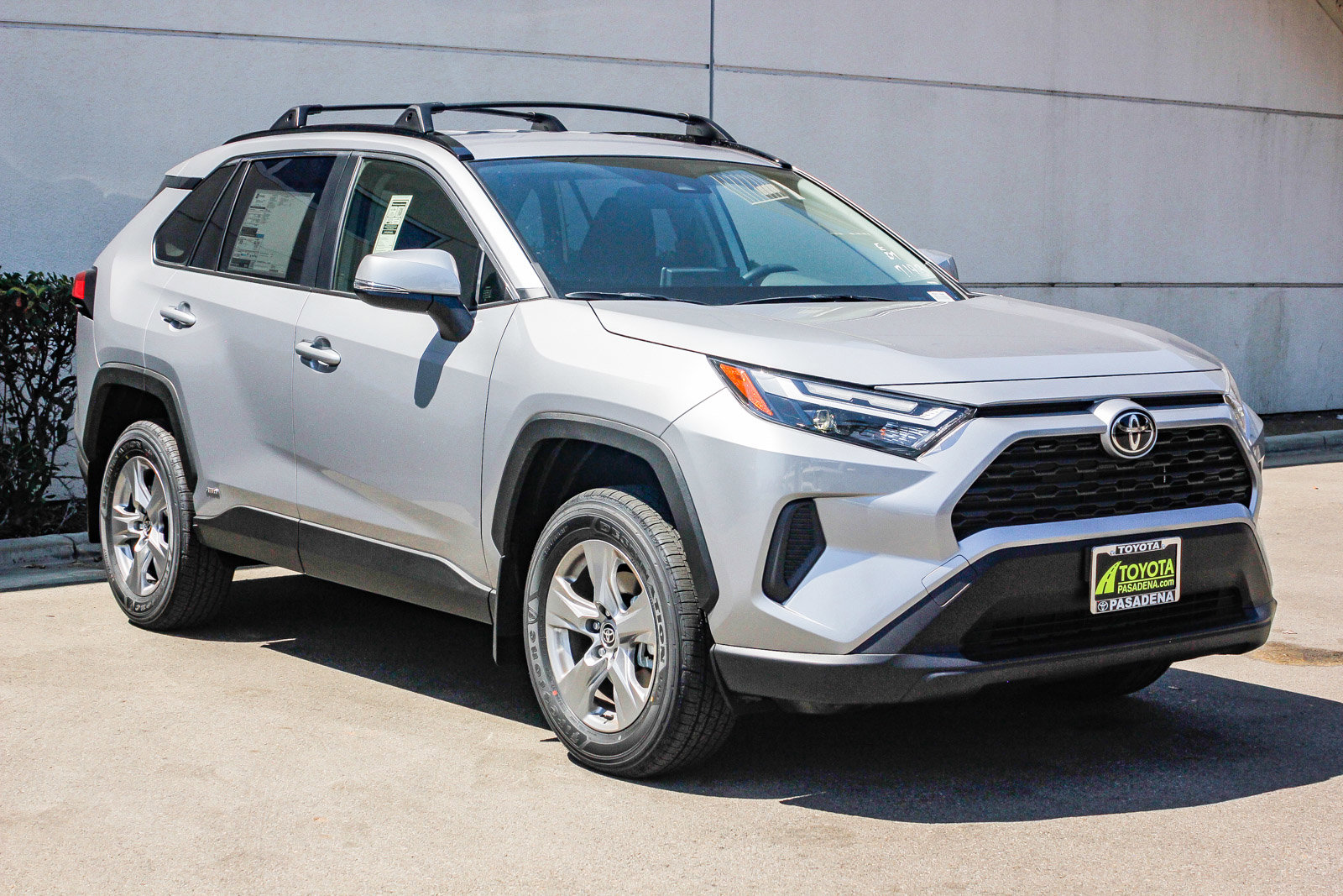2025 Toyota RAV4 Hybrid LE photo 3