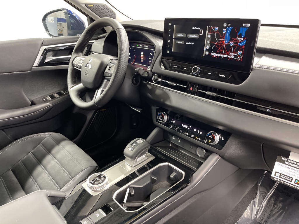 2025 Mitsubishi Outlander SE photo 28