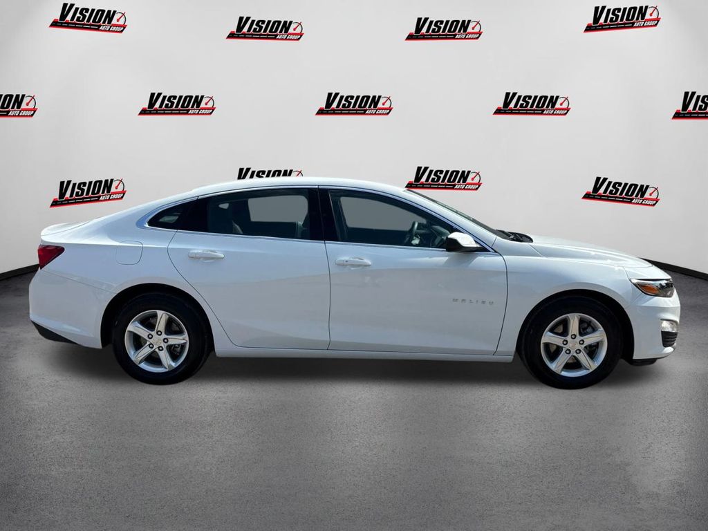 2024 Chevrolet Malibu LS photo 4