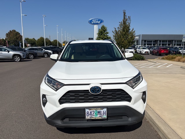 2020 Toyota RAV4 Hybrid XLE photo 4