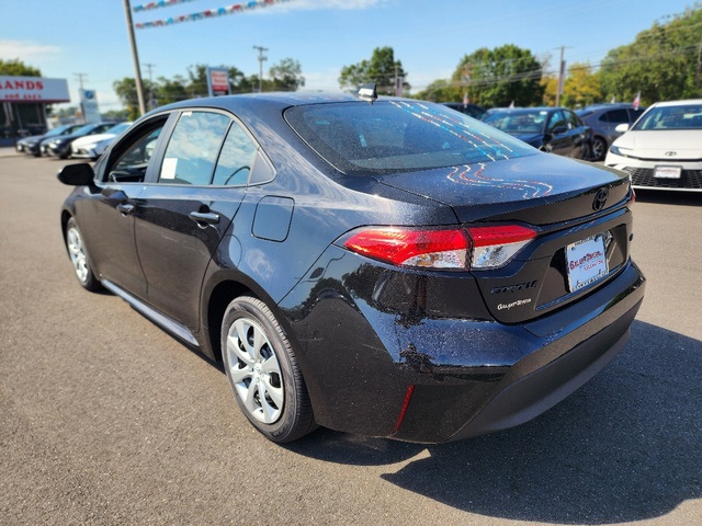 2025 Toyota Corolla LE photo 4