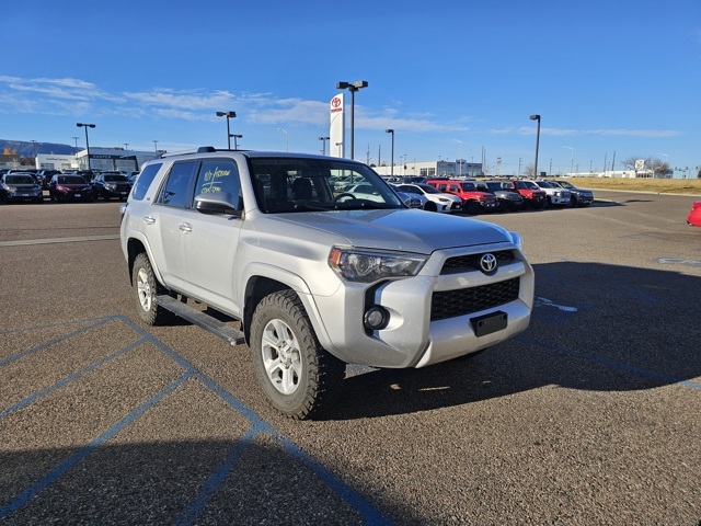 2019 Toyota 4Runner SR5 photo 2