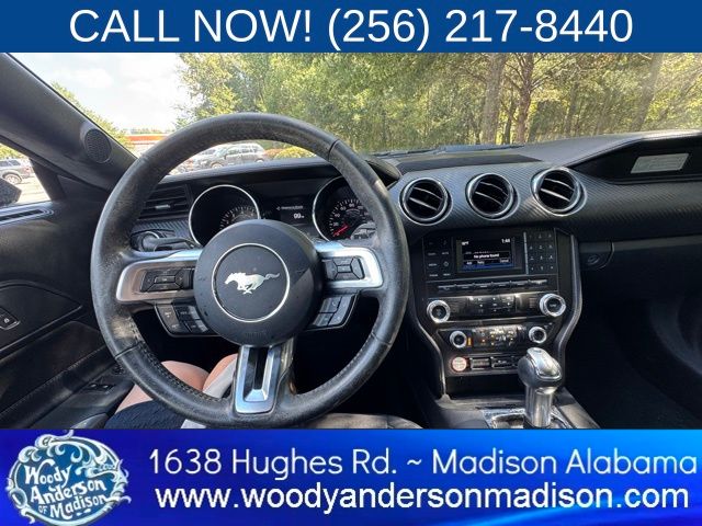 2017 Ford Mustang V6 photo 4