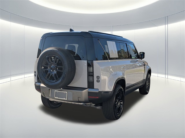 2026 Land Rover Defender 110 S photo 4