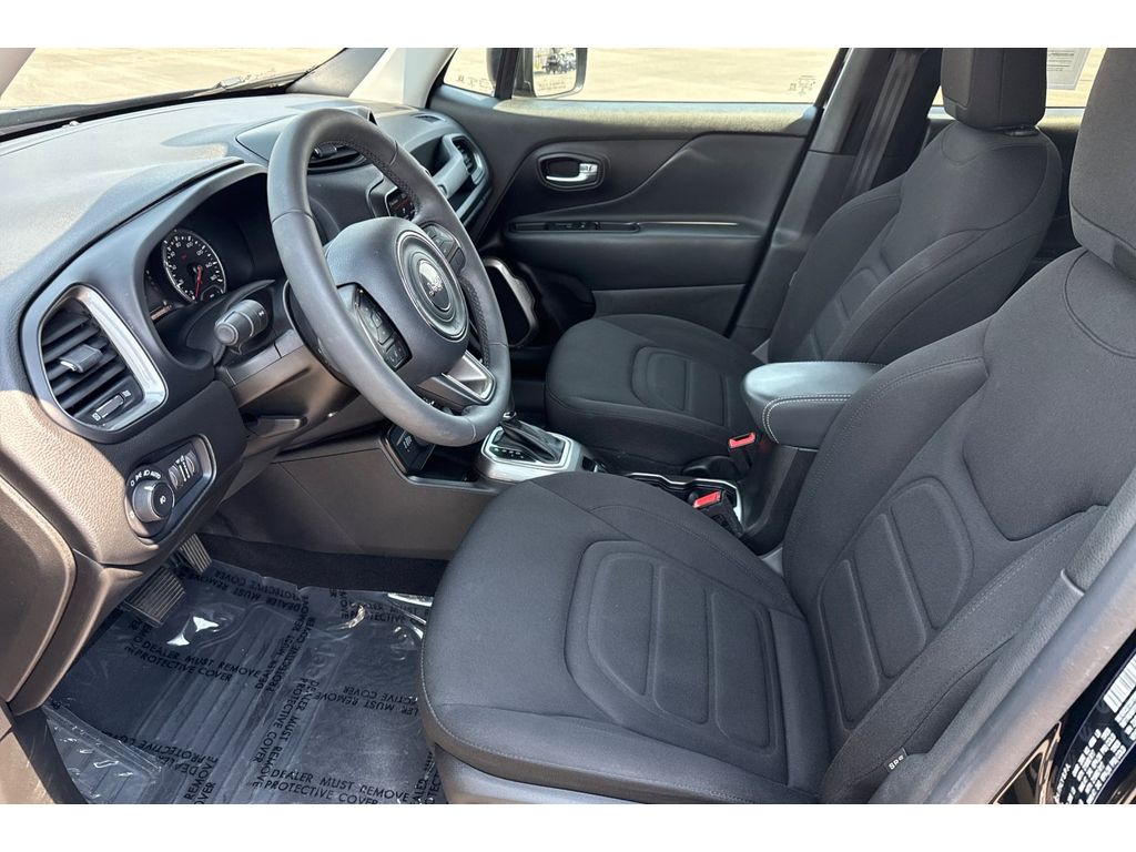 2022 Jeep Renegade Latitude photo 10