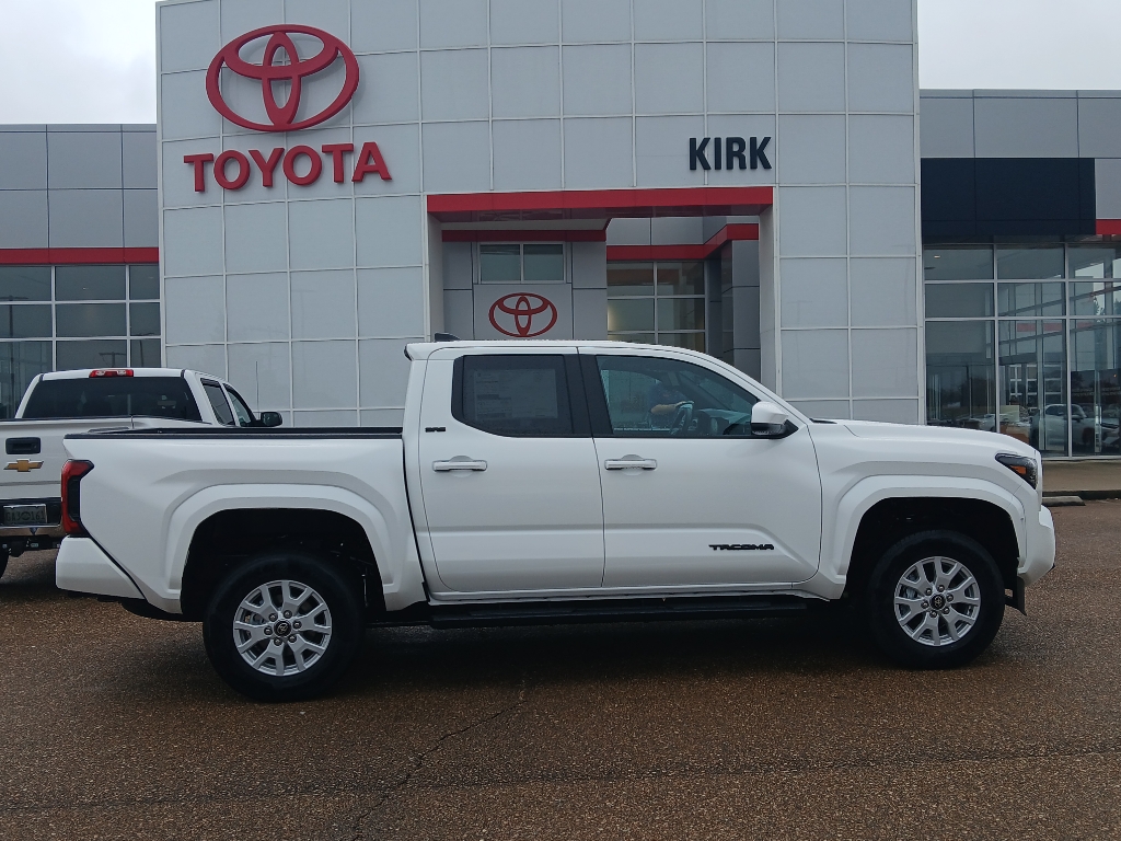 2025 Toyota Tacoma SR5's photo