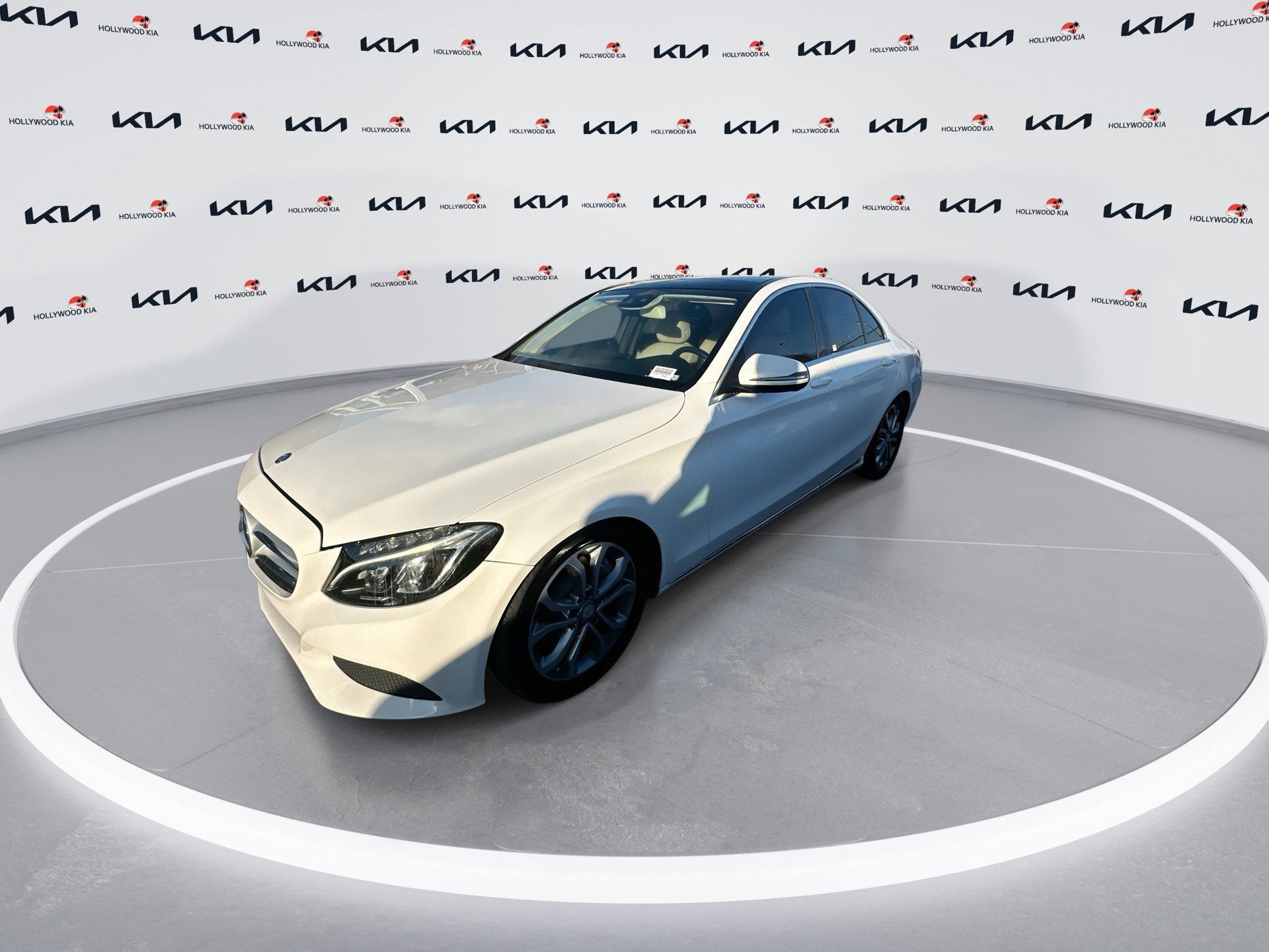 2017 Mercedes Benz C 300 photo 2