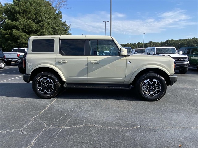 2025 Ford Bronco Outer Banks photo 2