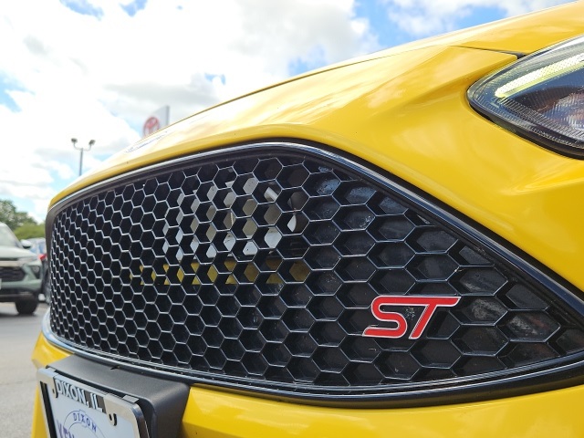 2018 Ford Focus ST photo 4