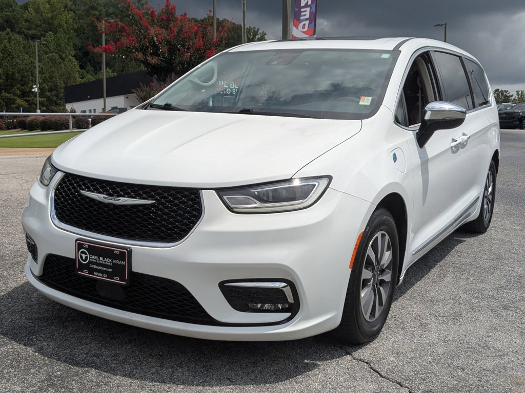 2023 Chrysler Pacifica Hybrid Limited's photo