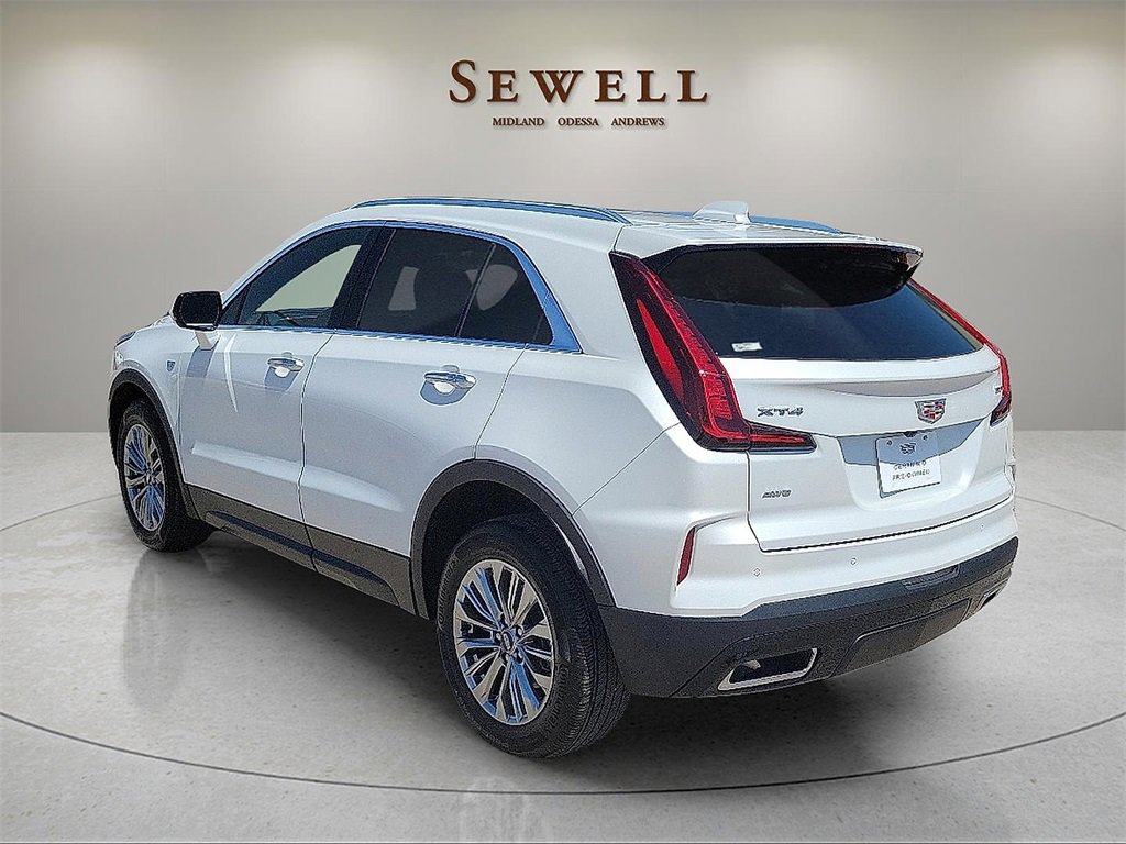 2024 Cadillac XT4 Premium Luxury photo 3