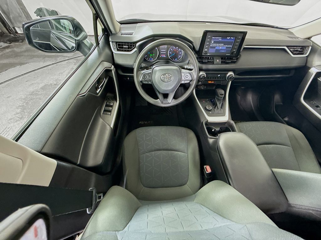 2021 Toyota RAV4 Hybrid XLE photo 21