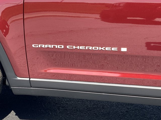 2025 Jeep Grand Cherokee Limited photo 3