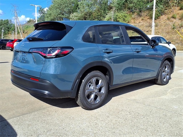 2026 Honda HR-V LX photo 2
