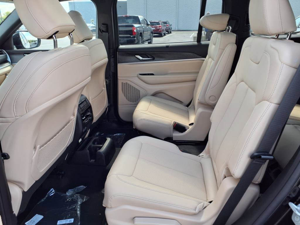 2025 Jeep Grand Cherokee Limited photo 12