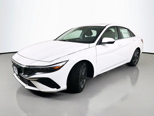 2025 Hyundai Elantra Hybrid Limited photo 3